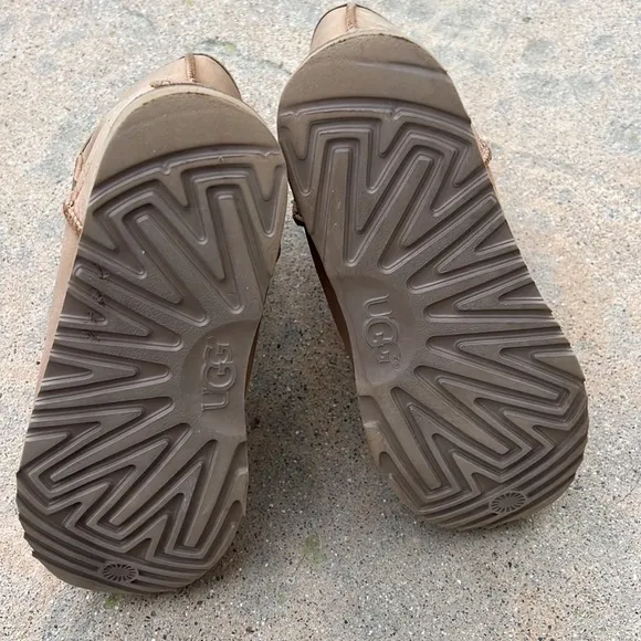 UGG Kids Classic Tan Short Water Resistant Boitd Size 3