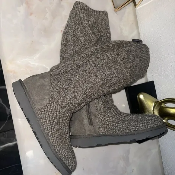 UGG Kids Girls Classic Cabled Knit Grey Sweater Boots Tall/Short Youth 1