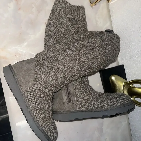 UGG Kids Girls Classic Cabled Knit Grey Sweater Boots Tall/Short Youth 1