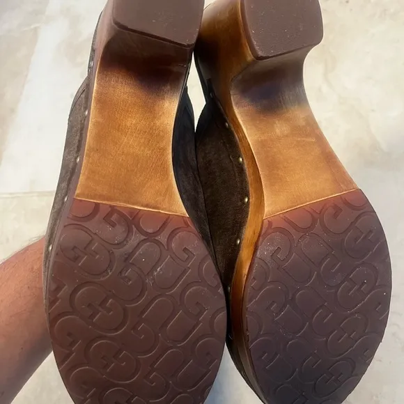 UGG Leather Shoes Size 8