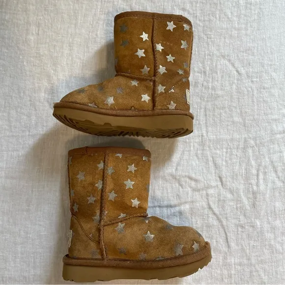 UGG Little Girls Classic Short Stars Boots