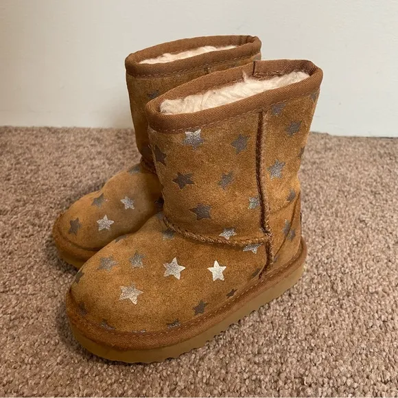 UGG Little Girls Classic Short Stars Boots