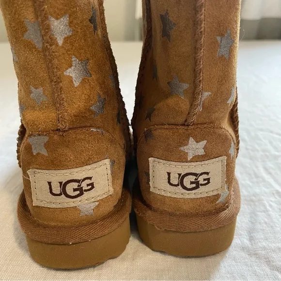 UGG Little Girls Classic Short Stars Boots