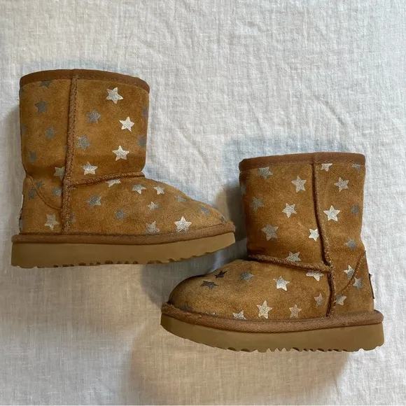 UGG Little Girls Classic Short Stars Boots