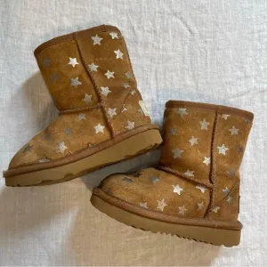 UGG Little Girls Classic Short Stars Boots