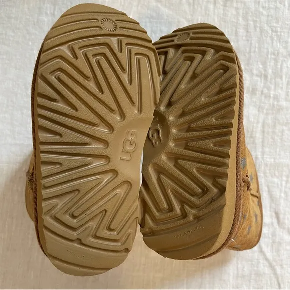 UGG Little Girls Classic Short Stars Boots