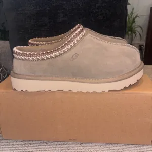UGG new color Suede Slip-On Shoes brand new size 7