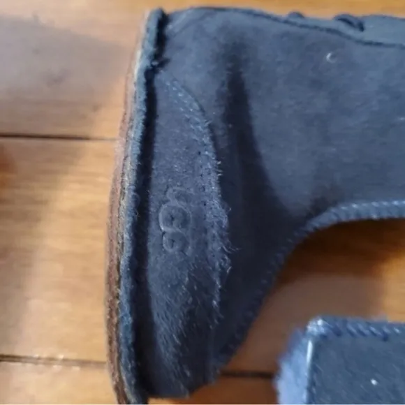 UGG NIB Boo Baby Booties Navy Infant Unisex