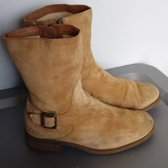 UGG SHORT BOOTS