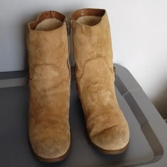 UGG SHORT BOOTS