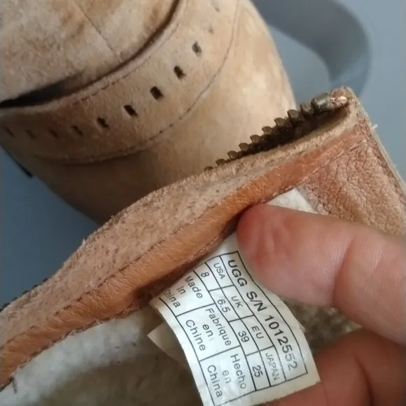 UGG SHORT BOOTS