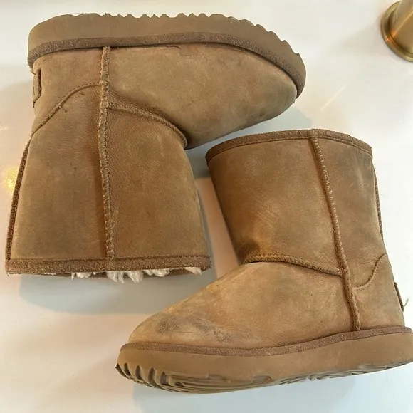 UGG Toddler Classic Short Water Resistant Shearling Boot Chestnut Brown 10