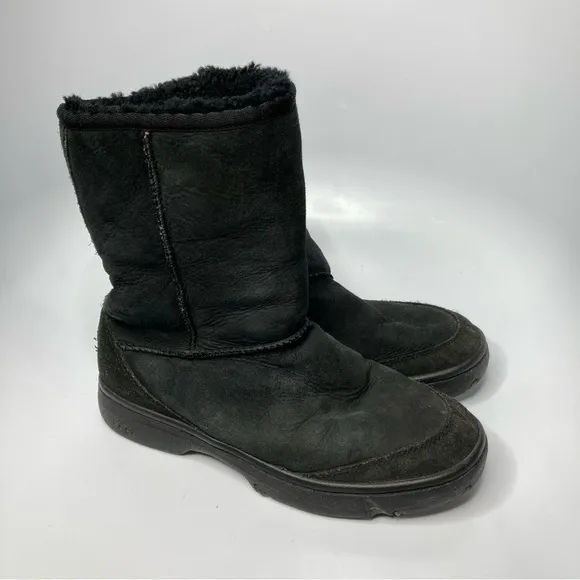 UGG ultimate short black boots size 8