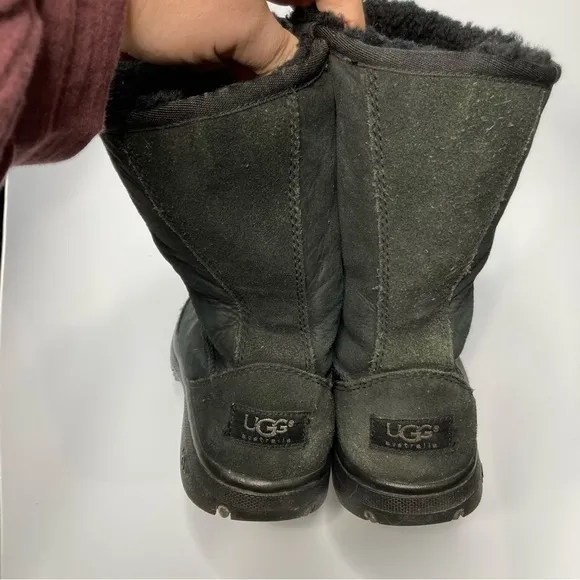 UGG ultimate short black boots size 8