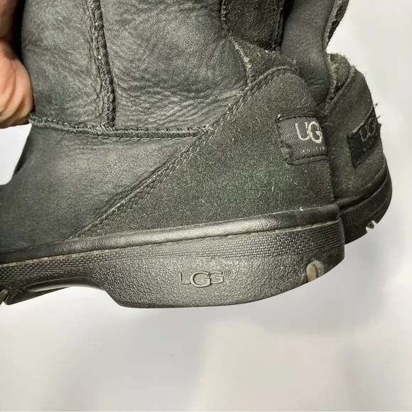 UGG ultimate short black boots size 8