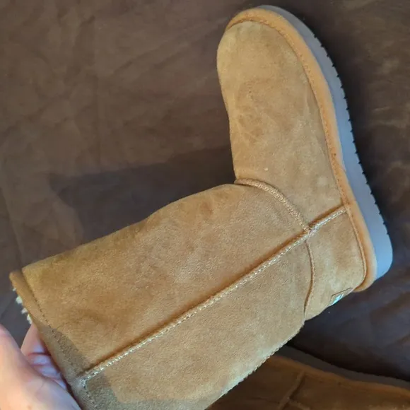 Ugg Victoria koolaburra boots like new