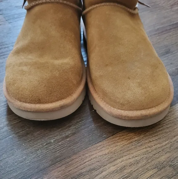Ugg Victoria Suede Leather Short Bow Boot 7