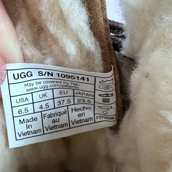 UGG Women's Adirondack Ill Waterproof Boots, SIZE 6.5