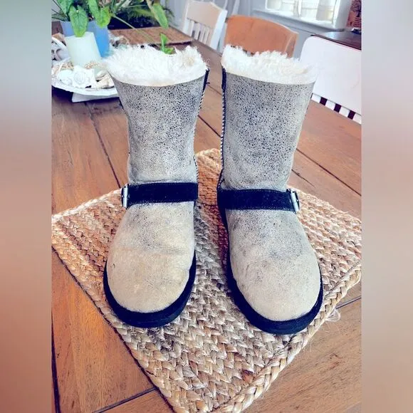UGG Australia DYLAN Black and Tan Boots; Size 7