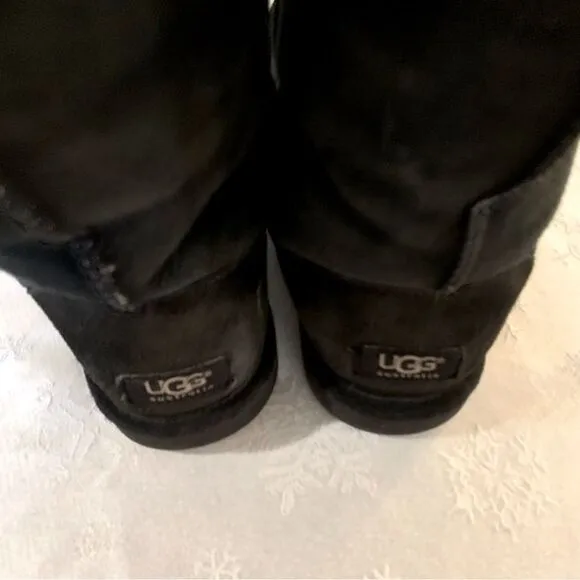 Ugg Boots F100102E Tall Black Sheepskin Sz 8 Great Soles Gorgeous