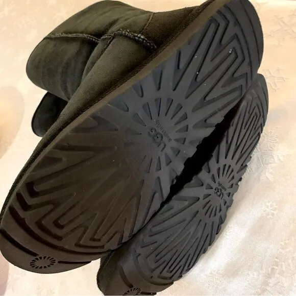 Ugg Boots F100102E Tall Black Sheepskin Sz 8 Great Soles Gorgeous