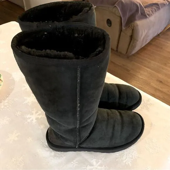 Ugg Boots F100102E Tall Black Sheepskin Sz 8 Great Soles Gorgeous