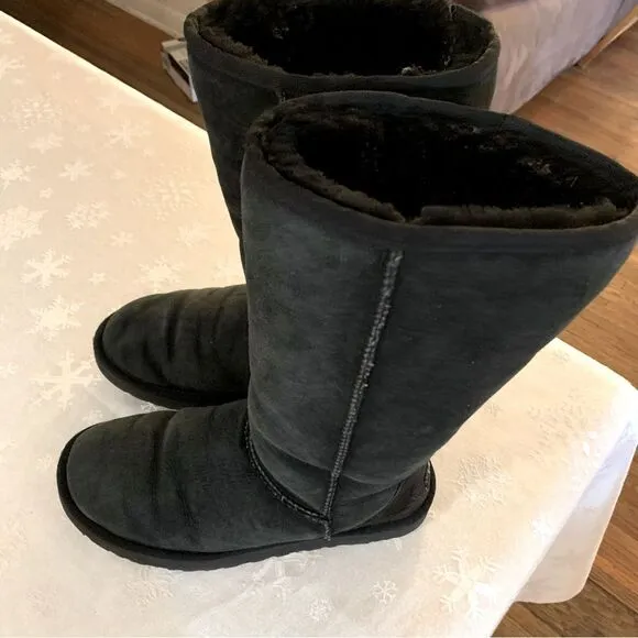 Ugg Boots F100102E Tall Black Sheepskin Sz 8 Great Soles Gorgeous