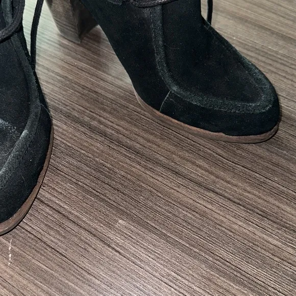 Ugg’s heel black lace up booties size 7.5