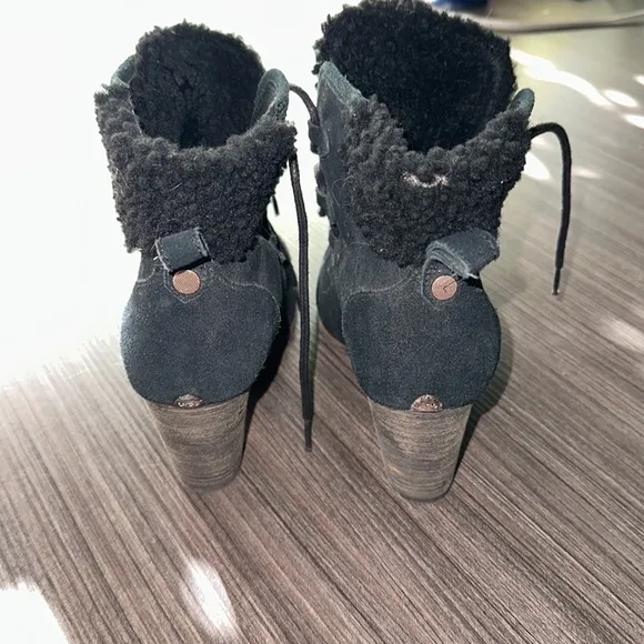 Ugg’s heel black lace up booties size 7.5
