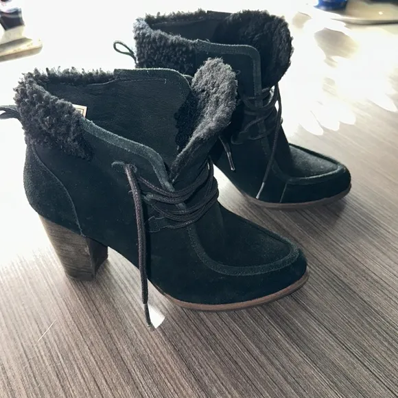Ugg’s heel black lace up booties size 7.5