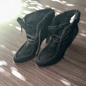 Ugg’s heel black lace up booties size 7.5