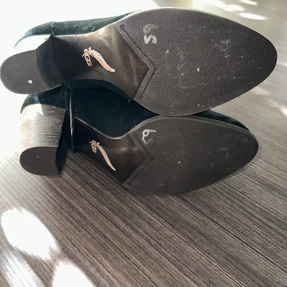 Ugg’s heel black lace up booties size 7.5