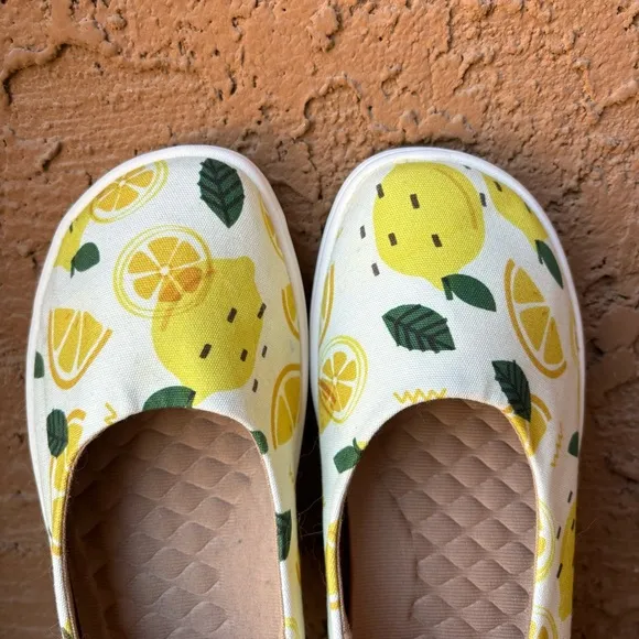 Uin Lemon Print Slip On Canvas Shoes