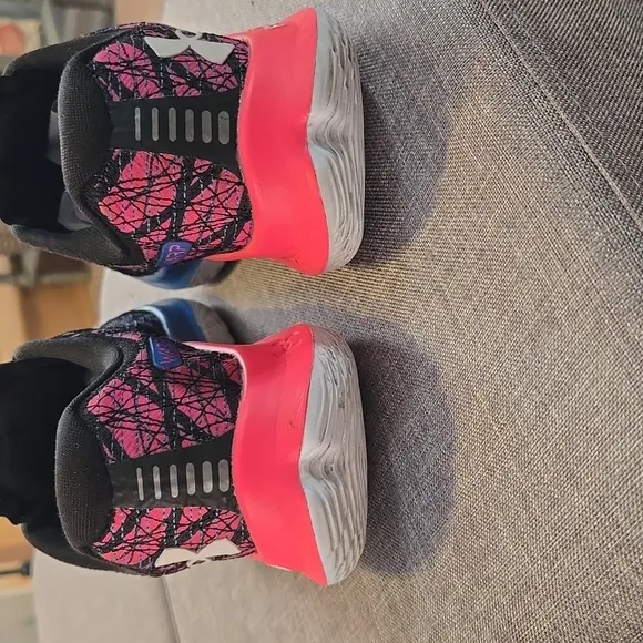 Under Armour Women's Velociti Wind 2 Running Shoes - 6.5 US