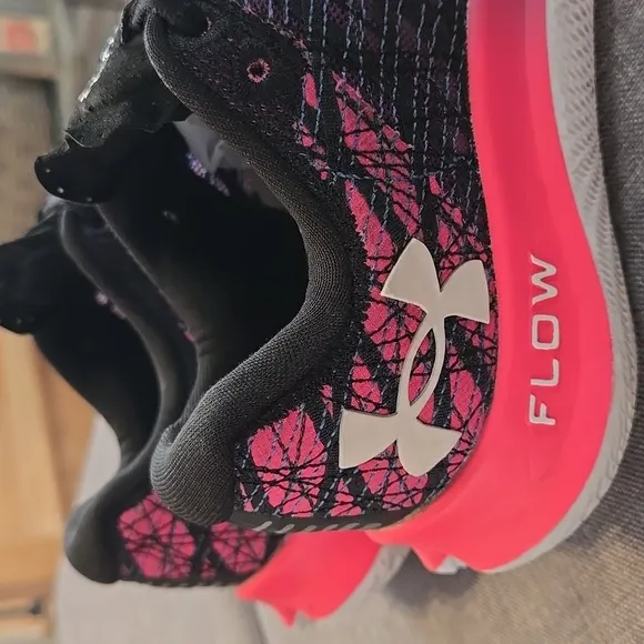 Under Armour Women's Velociti Wind 2 Running Shoes - 6.5 US