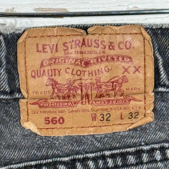 USA Vintage Levi's 560 Jeans Black Wash Distressed Denim Womens Size 31x31.5