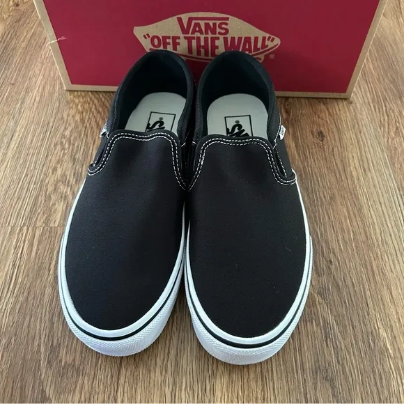 VANS Asher black slip on shoes sneakers women’s 7 new in box
