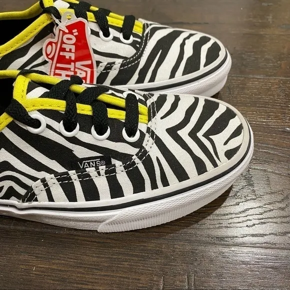 Vans Authentic Zebra Green Sheen True White Shoe Size 6.5 Women