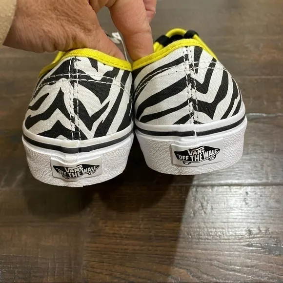 Vans Authentic Zebra Green Sheen True White Shoe Size 6.5 Women