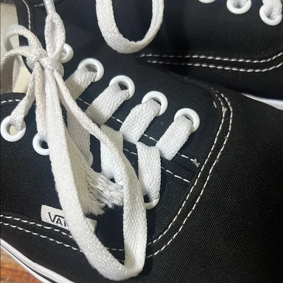 Vans Black and White Canvas Sneakers Low-Top, Mens 11