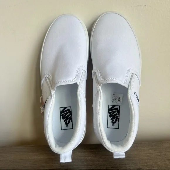 Vans Classic Triple White Youth Slip On Shoe Size 3  SKU#24186
