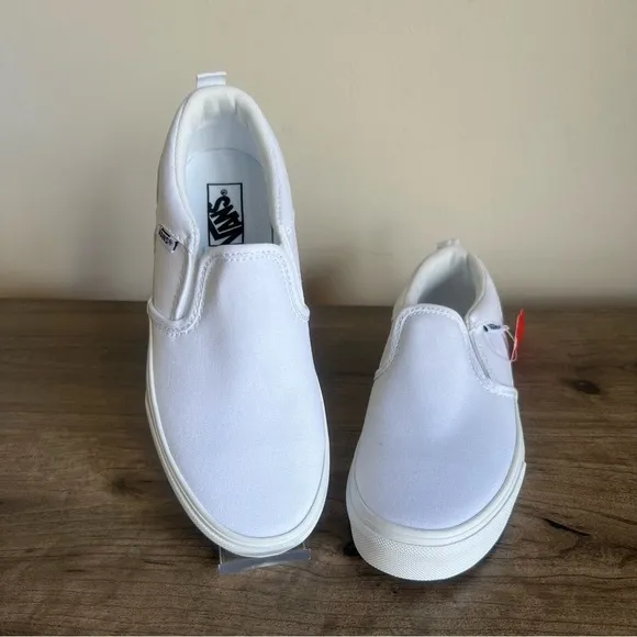 Vans Classic Triple White Youth Slip On Shoe Size 3  SKU#24186