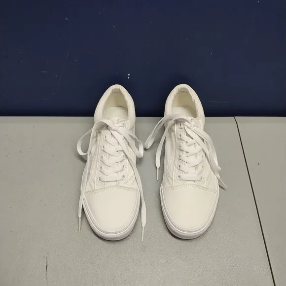 Vans Old Skool Classics Shoes Womens 6.5 White Canvas Low Top Rubber Sole 508731