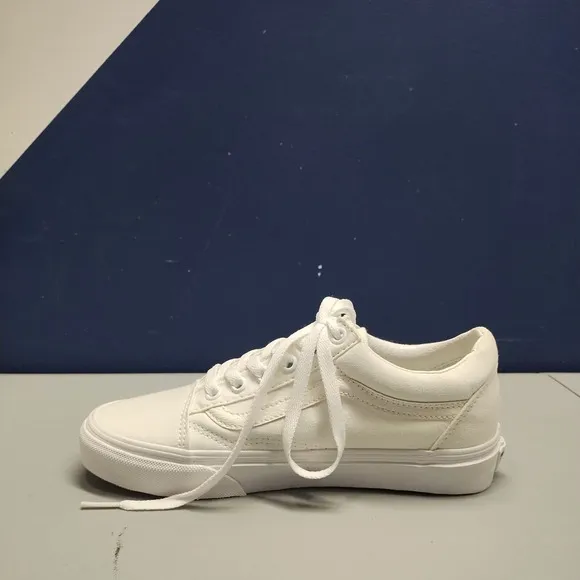 Vans Old Skool Classics Shoes Womens 6.5 White Canvas Low Top Rubber Sole 508731