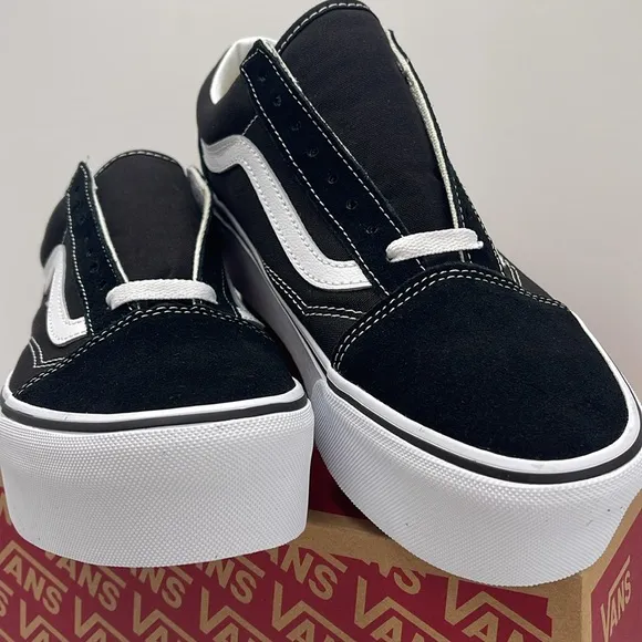 Vans Women’s Old Skool Stackform Suede/Canvas Black/True WVN0A7Q5M6BTPlatforms