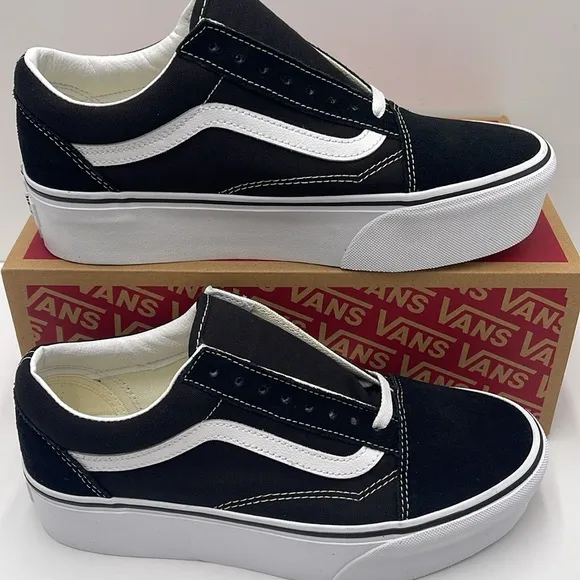 Vans Women’s Old Skool Stackform Suede/Canvas Black/True WVN0A7Q5M6BTPlatforms