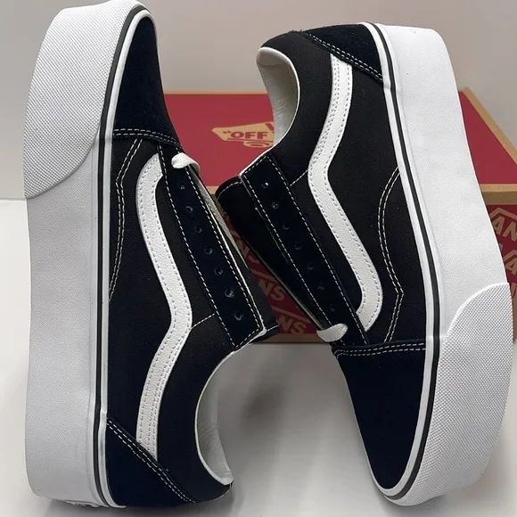 Vans Women’s Old Skool Stackform Suede/Canvas Black/True WVN0A7Q5M6BTPlatforms