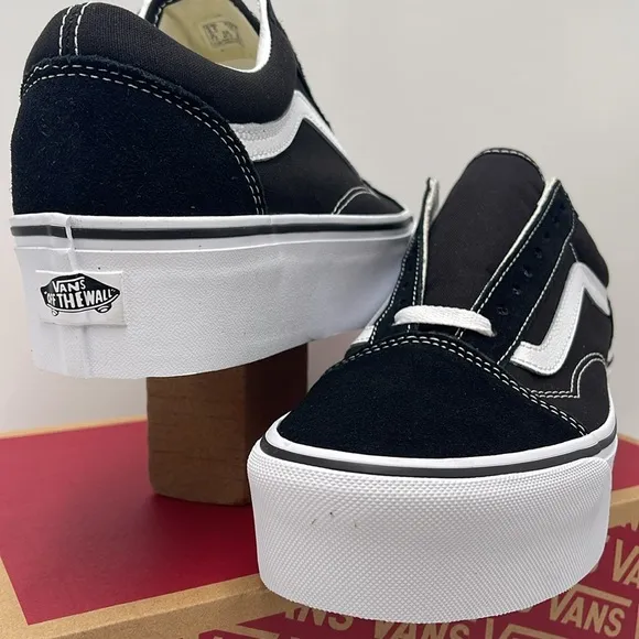 Vans Women’s Old Skool Stackform Suede/Canvas Black/True WVN0A7Q5M6BTPlatforms