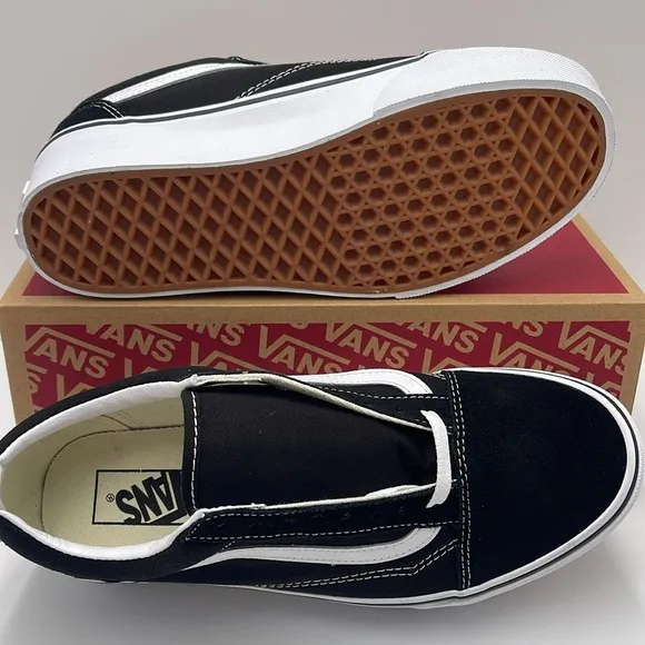 Vans Women’s Old Skool Stackform Suede/Canvas Black/True WVN0A7Q5M6BTPlatforms