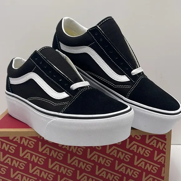 Vans Women’s Old Skool Stackform Suede/Canvas Black/True WVN0A7Q5M6BTPlatforms